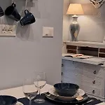 Mint House & Marie Antoinette-pala Alpitour- Private Parking Appartement