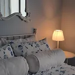 Mint House & Marie Antoinette-pala Alpitour- Private Parking דירה